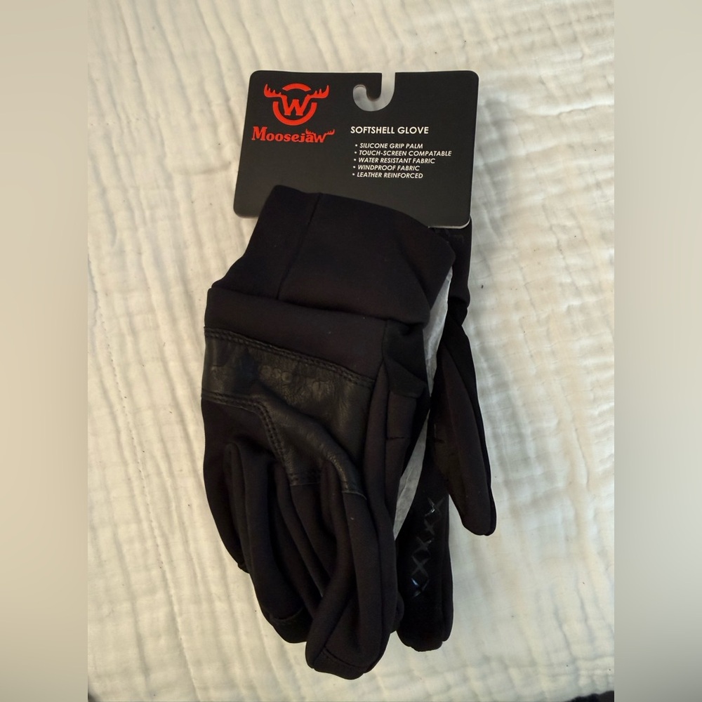 NWT Moosejaw Game Plan Softshell Gloves Size Small